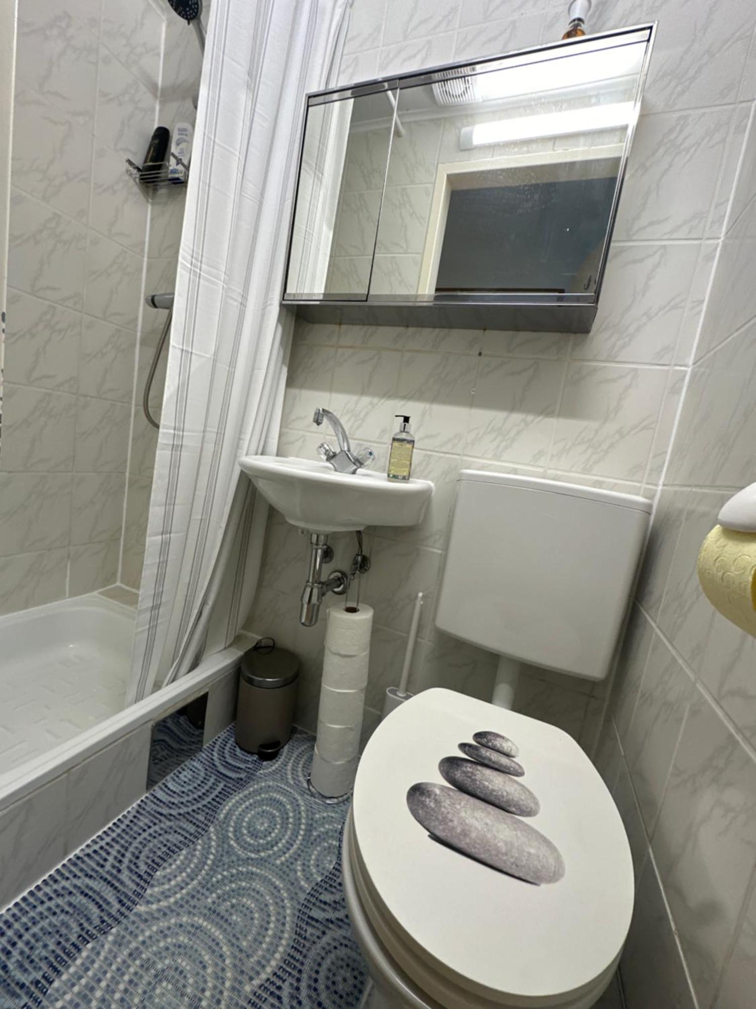 Charmante Zentral Gelegene Wohnung Vienna Luaran gambar
